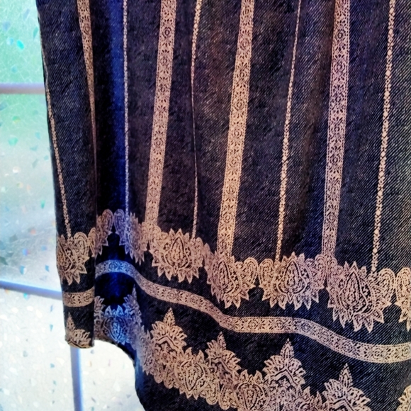 Dex Sleeveless Plus Size Top - Picture 4 of 5